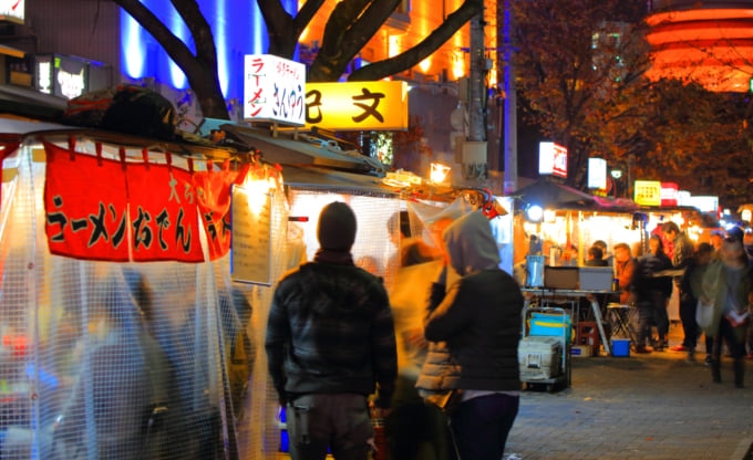 福岡の名物 博多屋台街に出かけよう 楽しみ方や美味しいお店も紹介 Skyticket 観光ガイド