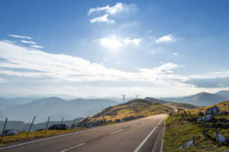 愛媛と高知の境に広がる高原の大地！四国カルストの観光の見どころをご紹介