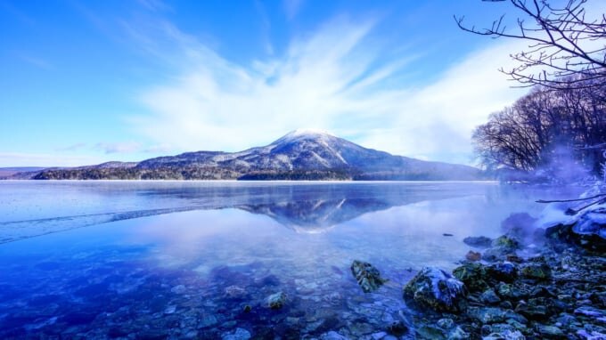 冬の雄阿寒岳。冬の北海道は面白い