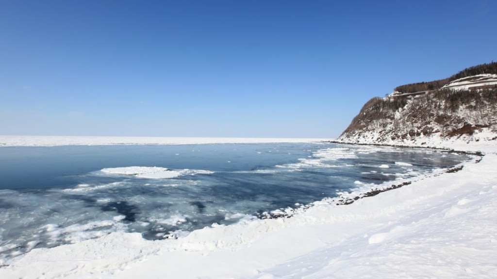 オホーツクの一番流氷が見られるプユニ岬｜宝石のような夕陽も人気