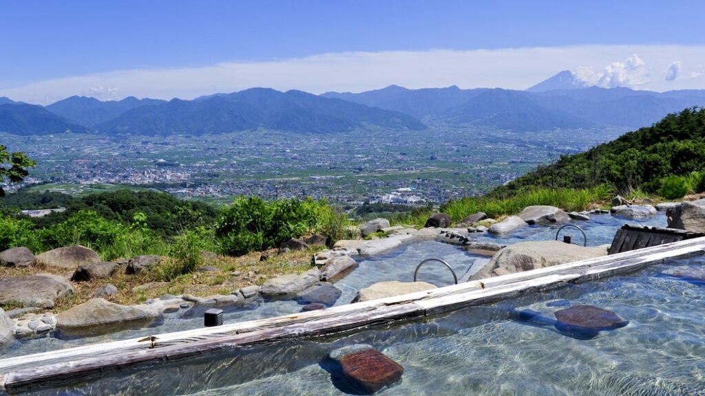 富士山を眺めながら温泉を楽しめる「ほったらかし温泉」を徹底解説