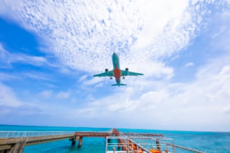 17エンドから見る下地島空港着理の飛行機