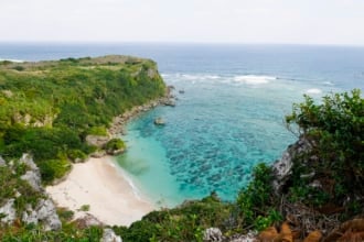 製塩工場の敷地内にある