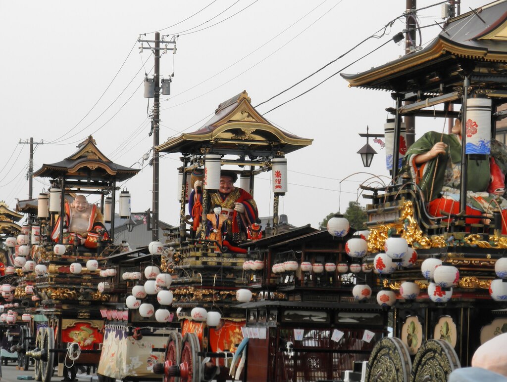 香り高い伝統と文化のまち、富山県南砺市の魅力的なお祭りに出かけよう！