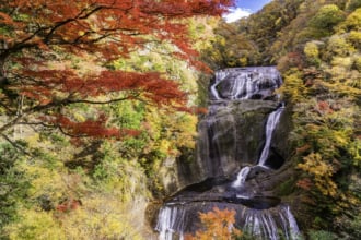 紅葉の名所として有名な袋田の滝