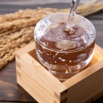 注がれる日本酒