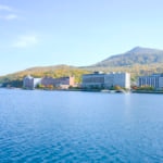 洞爺湖 温泉街（遊覧船からの眺め）