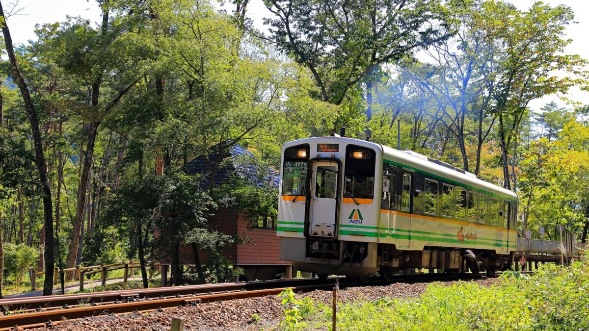 会津鉄道の沿線の見どころを紹介 奥会津の渓谷を走る観光列車 Skyticket 観光ガイド