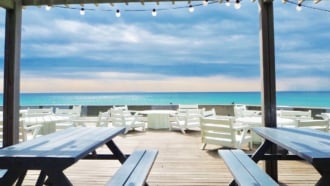 Pacific DRIVE-INのテラス席