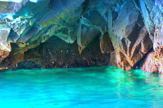 浄土ヶ浜　青の洞窟