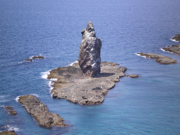 神威岩という岩が特徴