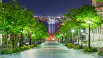 ライトアップされた八幡坂（函館）