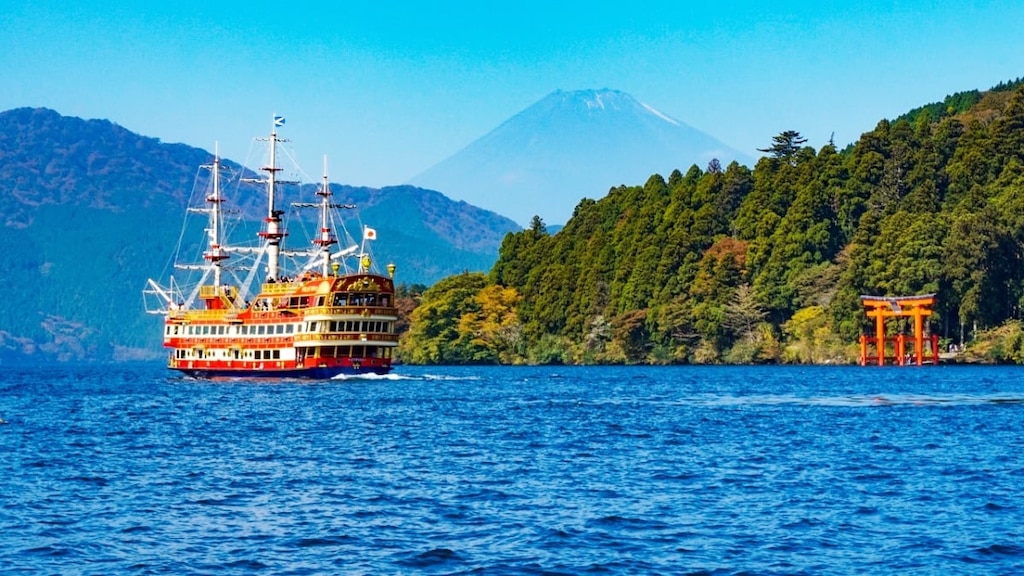 箱根といえば芦ノ湖は外せない！海賊船や周辺の観光情報もご紹介