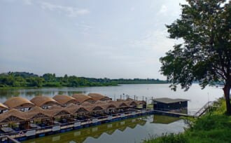 ワリンチャンラップのムン川沿いにあるレストラン