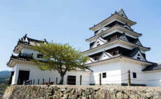 当時の工法で復元された木造天守に入れる！大洲城の観光ポイントをご紹介(画像は大洲城)