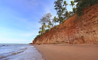 バーンサパーンノーイの赤い崖