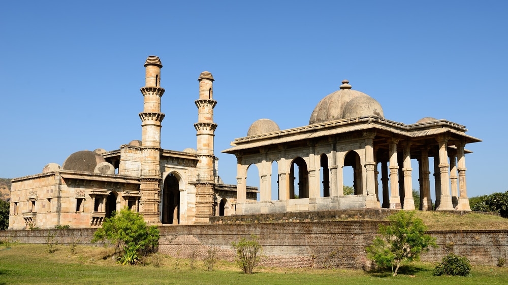 ヒンドゥーとイスラム建築の融合！世界遺産チャンパネール・パーヴァガドゥ遺跡公園