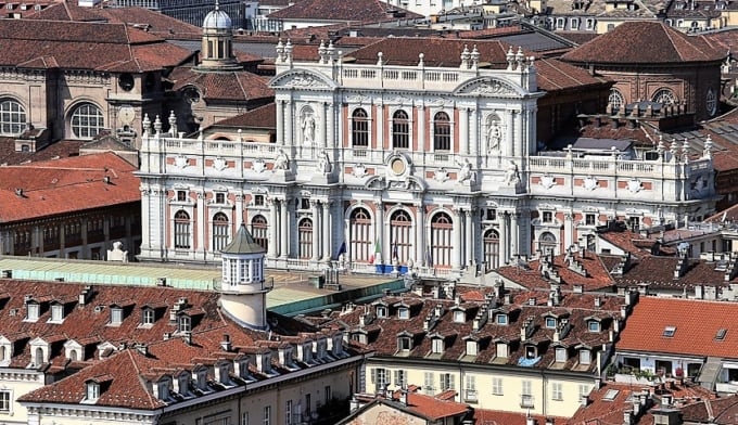 トリノの街を彩るイタリアの世界遺産!サヴォイア王家の王宮 ...