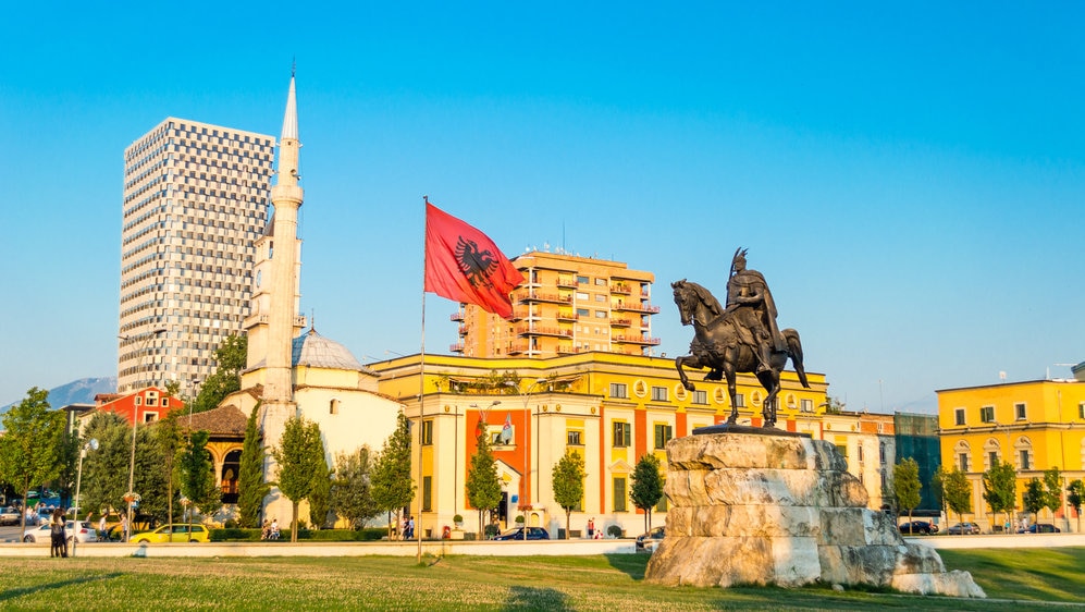 実はこれもアルバニア産だった？おすすめのショッピングスポット4選 skyticket 観光ガイド