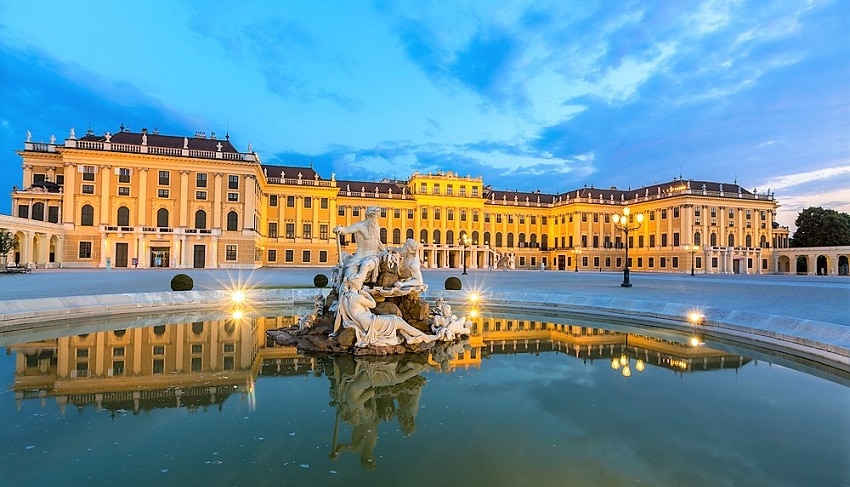 ヴェルサイユ宮殿を凌ぐオーストリア世界遺産！シェーンブルン宮殿と庭園群