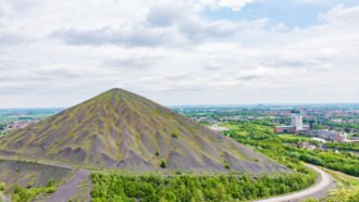 スラグ山（世界遺産：ノール＝パ・ド・カレーの炭田地帯）