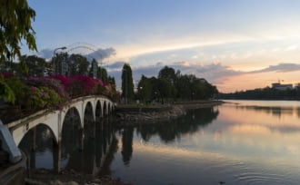 タイのムアンチャンタブリー郡の夕暮れ