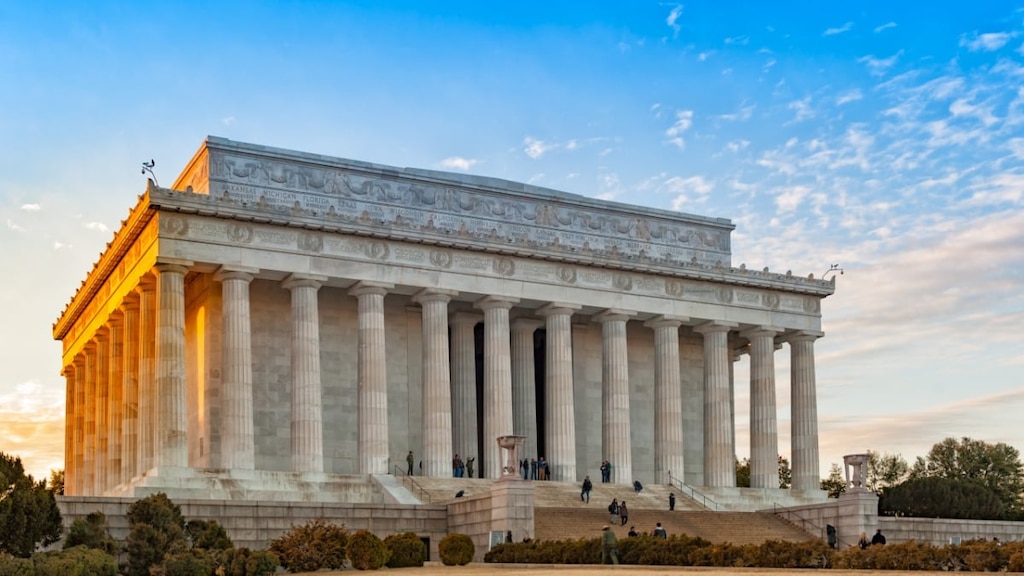 迫力満点！観光名所・リンカーン記念堂でアメリカの歴史に触れる旅