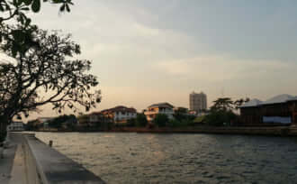 バーンコークノーイにある運河のサンセットタイム