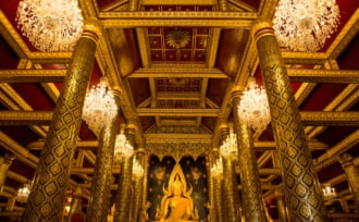 ピッサヌロークのワット・プラスリ・ラッタナー・マハタート寺院の仏像