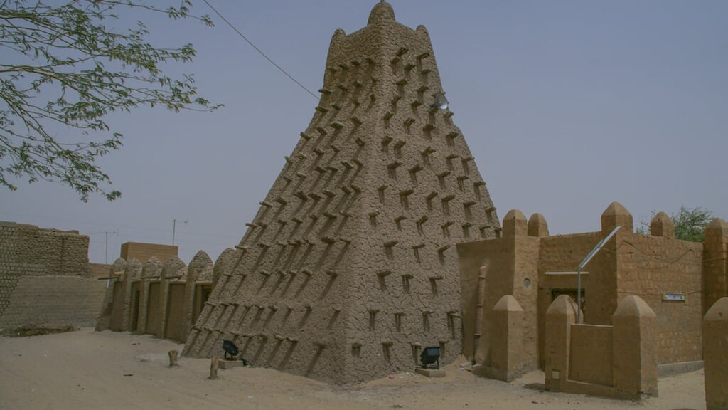 エジプトのピラミッドに憧れた王が作った世界遺産「アスキア墳墓」