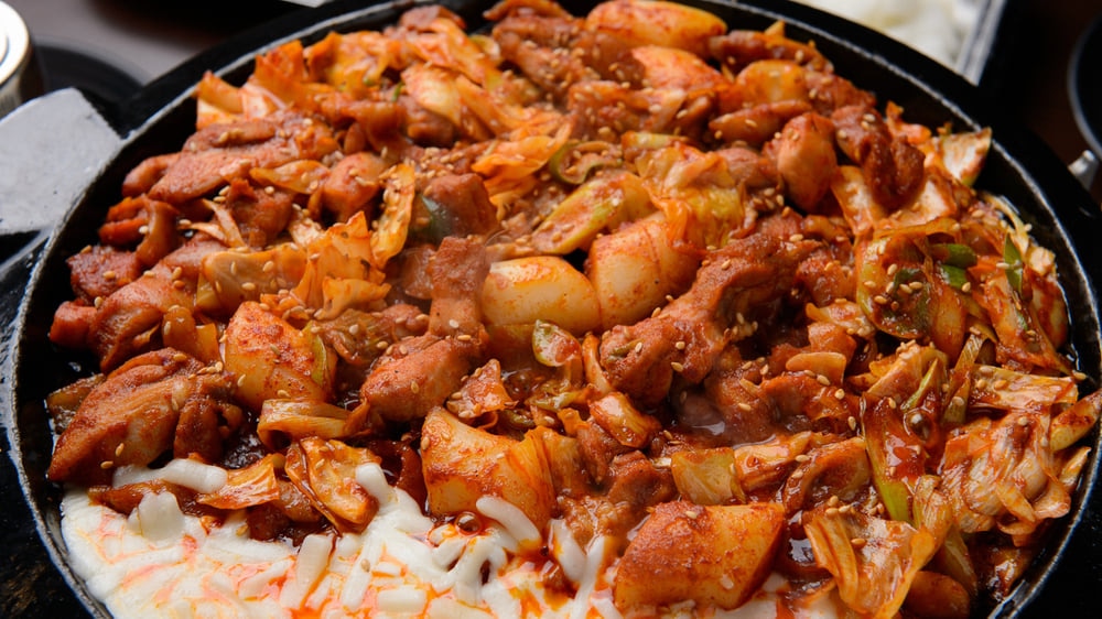 鶏と野菜を豪快に炒めた「タッカルビ」明洞のおすすめ店4選！