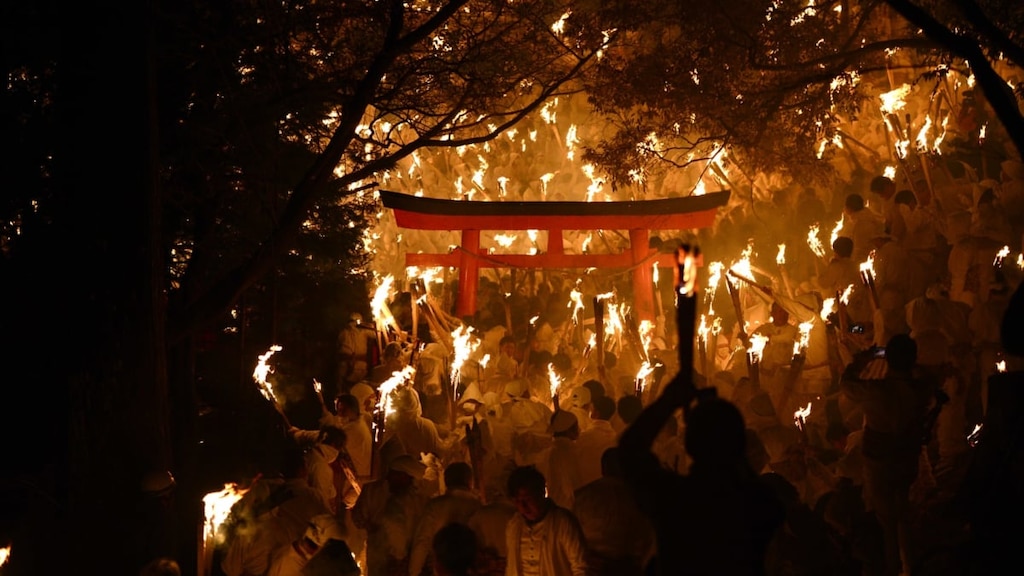 燃え盛る炎の龍が現れる！和歌山の奇祭・新宮の御燈まつりとは？