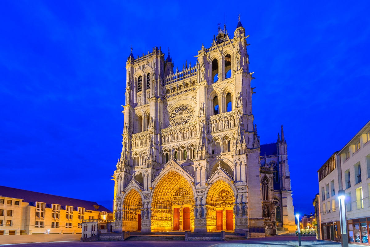 中世の極彩色が鮮やかによみがえる フランスの世界遺産 アミアン大聖堂 Skyticket 観光ガイド