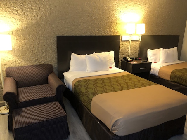 エコノ ロッジ メトロ