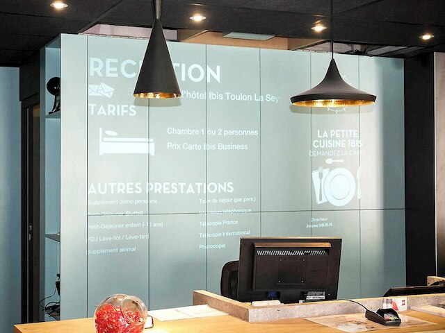 イビス トゥーロン ラ セーヌ シュル メール