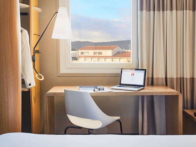 イビス トゥーロン ラ セーヌ シュル メール