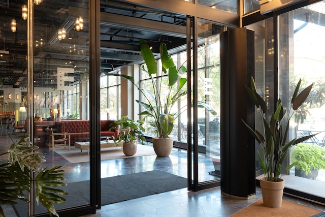 エリート パレス ホテル & スパ