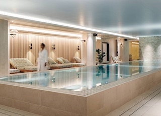 エリート パレス ホテル & スパ