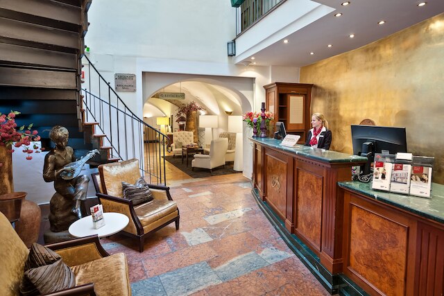 ラディソン ブル ホテル アルトシュタット