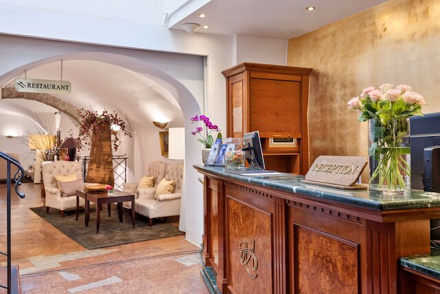 ラディソン ブル ホテル アルトシュタット