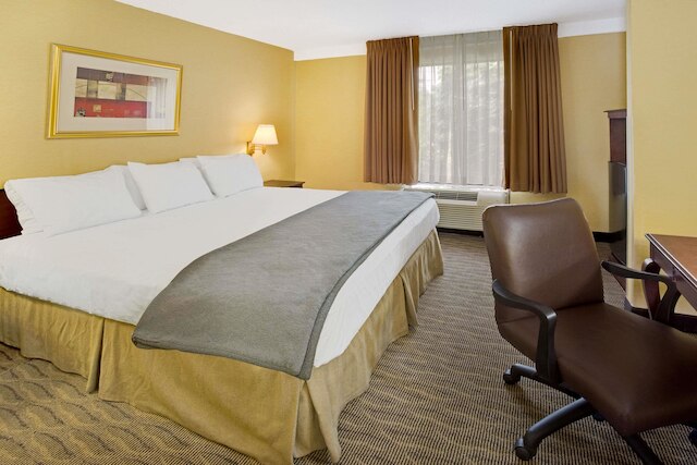 デイズ イン バイ ウィンダム シルバー スプリング