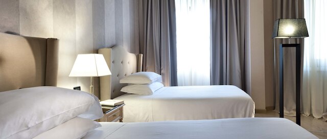 c ホテルズ アンバシアトリ