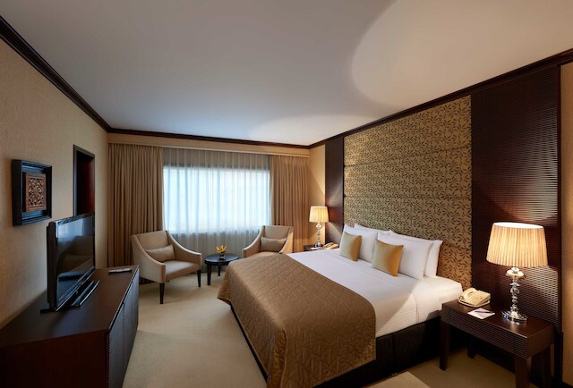 シナモン レイクサイド コロンボ