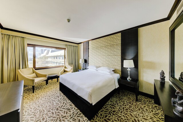 シナモン レイクサイド コロンボ