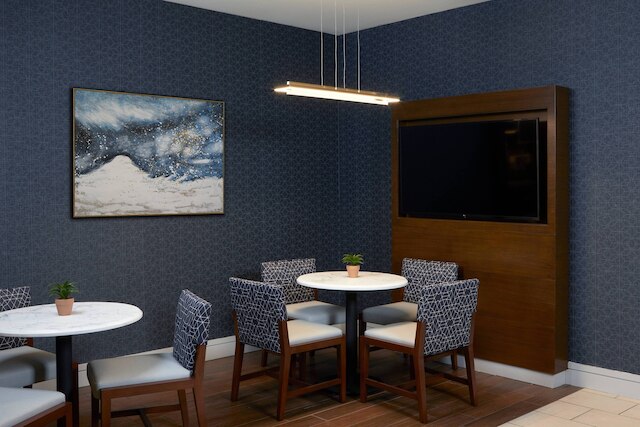 コートヤード・バイ・マリオット・ロサンゼルス ラックス / センチュリー ブールバード