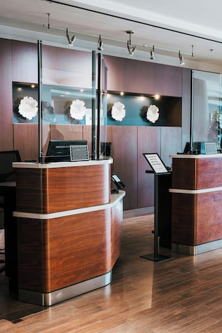 コートヤード・バイ・マリオット・ロサンゼルス ラックス / センチュリー ブールバード