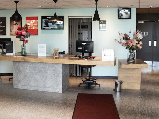 イビス サン ドニ スタッド ウエスト