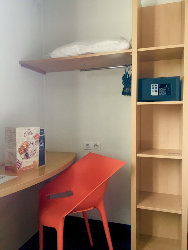 イビス サン ドニ スタッド ウエスト