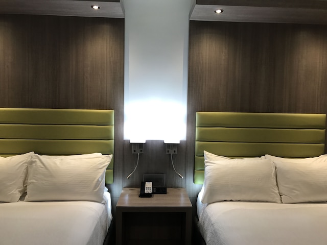 ロードウェイ  イン ニア メルローズ アベニュー