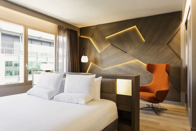 ノボテル マドリッド カンポ デ ラス ナシオネス